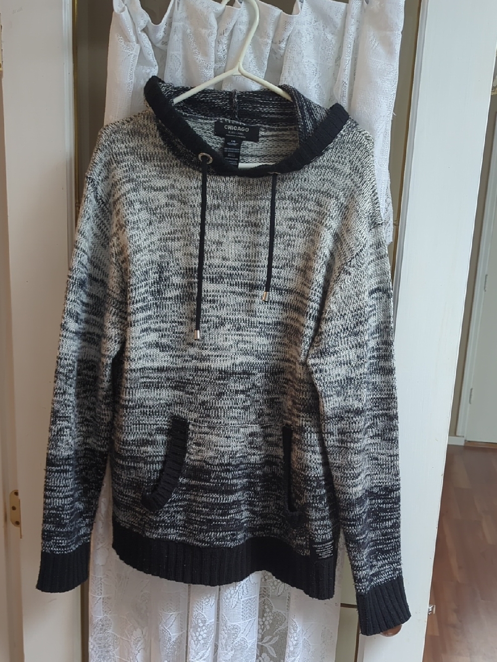 chic Men's Black & White Marled Crewneck Hoodie Sweater